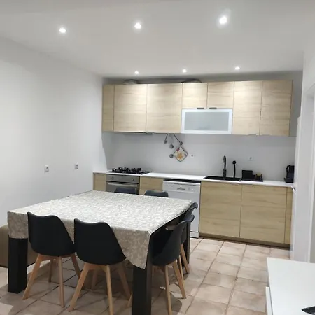 بيت للعطل Costa House